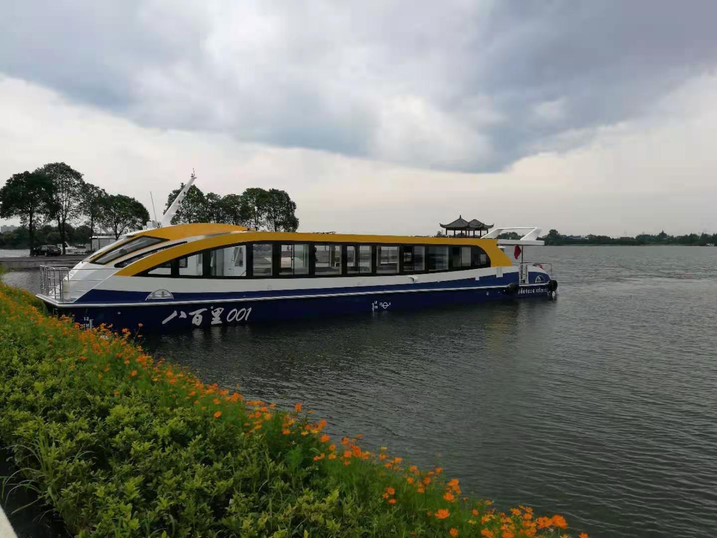 南洞庭湖太阳能电动游船